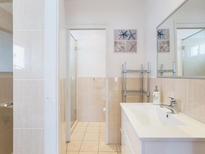 Casa Martins', 219 Foreshore Drive - Absolute Waterfront House Guest house, Corlette - imaginea 6