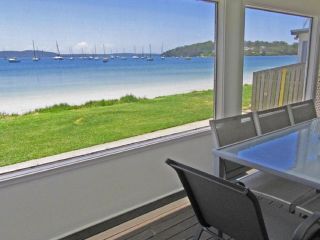 Casa Martins', 219 Foreshore Drive - Absolute Waterfront House Guest house, Corlette - 2