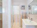 Casa Martins', 219 Foreshore Drive - Absolute Waterfront House Guest house, Corlette - thumb 6
