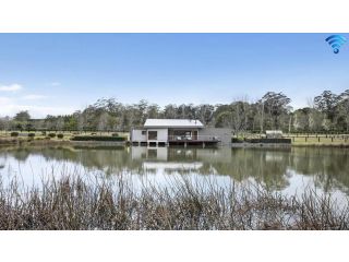 Casa Sul Lago in the H'Lands Villa, New South Wales - 1