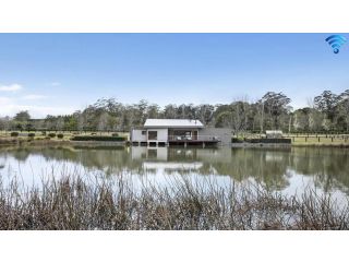 Casa Sul Lago in the H'Lands Villa, New South Wales - 1