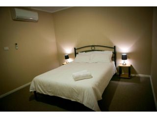 Cave Place Units Apartment, Coober Pedy - 5
