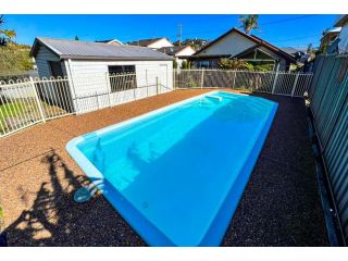 Caves Getaway - Pool and beach Guest house, Caves Beach - 2