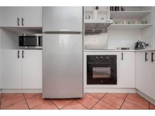 CBD apartment by the Hospital. WiFi and Parking Apartment, Launceston - 4