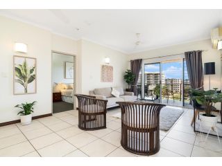 Huge CBD Top Floor Apartment with Breath Taking Views! Apartment, Darwin - 2