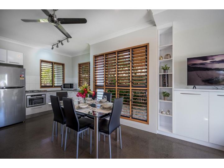 Cedar Family Getaway Villa elegant, modern, sunny Villa, Palm Cove - imaginea 1