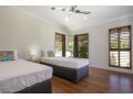 Cedar Family Getaway Villa elegant, modern, sunny Villa, Palm Cove - thumb 7