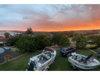 Celestial Heights - Stunning Views of City & Bay Guest house, Port Lincoln - 5