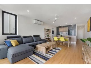 Central 2 Bed Apartment With Pool, Walking Distance To Beach Apartment, Maroochydore - 2
