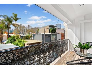 Central 2-Bed Terrace House by the Harbour Guest house, Sydney - 3