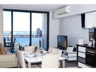 CENTRAL CBD EXEC STUNNING VIEW WIFI NETFLIX WINE Apartment, Perth