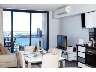 CENTRAL CBD EXEC STUNNING VIEW WIFI NETFLIX WINE Apartment, Perth - 1