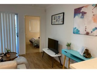 CENTRAL CLOSE SHOPS CITY AIRPORT WIFI NETFLIX PARK Apartment, Perth - 4