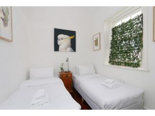 Central Heritage Building in Fremantle - Sleeps 6 Guest house, Perth - 3