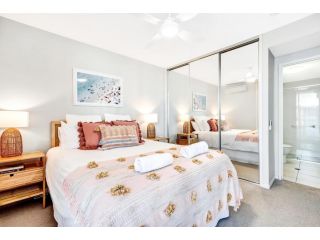 Central Kings Beach 2 BR APT w Pool and Spa access Apartment, Caloundra - 3