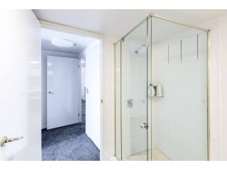 CHEVRON CENTRAL SURFERS 3 BEDROOMS POOL SAND Fast WiFi Apartment, Gold Coast - 1