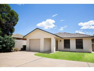 Lovely 3 Bed, 2 Bath in the City Centre Guest house, Wagga Wagga - 2
