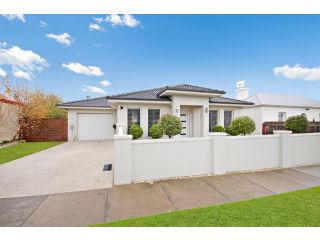 Central Warrnambool Townhouse Guest house, Warrnambool - 2