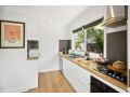 Centrally located in the heart of the King Valley Guest house, Whitfield - thumb 8