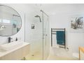 Centrally located in the heart of the King Valley Guest house, Whitfield - thumb 1