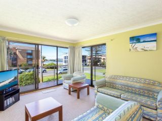 Champagne Court 1 with Water Views Apartment, Tuncurry - 2
