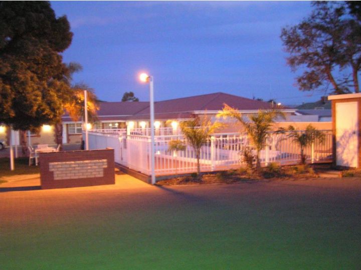 Charles Rasp Motor Inn & Cottages Hotel, Broken Hill - imaginea 2