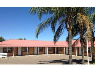 Charles Rasp Motor Inn & Cottages Hotel, Broken Hill - 4