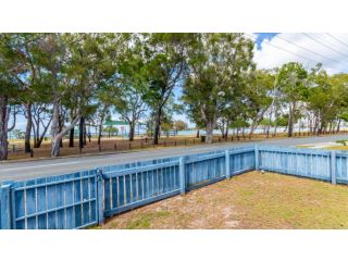 Charm and Comfort in this Ground floor unit with water views! Welsby Pde, Bongaree Guest house, Bongaree - 3
