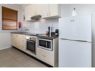 Charming 1-Bed With Courtyard Near ACU Apartment, New South Wales - 3