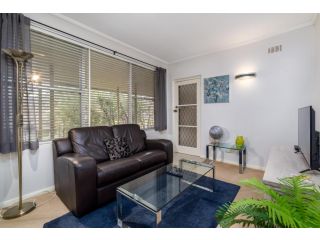 Charming 1-Bed With Courtyard Near ACU Apartment, New South Wales - 1