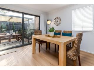 Charming 1-Bed With Courtyard Near ACU Apartment, Canberra - 1