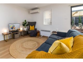 Charming 1-Bed With Courtyard Near ACU Apartment, Canberra - 5