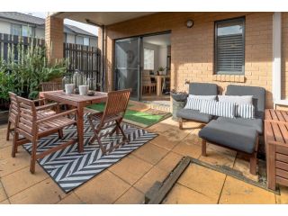 Charming 1-Bed With Courtyard Near ACU Apartment, Canberra - 3