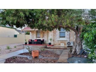 Charming 100 yr old cottage in the heart of Moonta Guest house, South Australia - 2