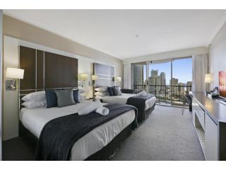 Ocean View 2-Bed Studio In the Heart of Surfers Hotel, Gold Coast - 2