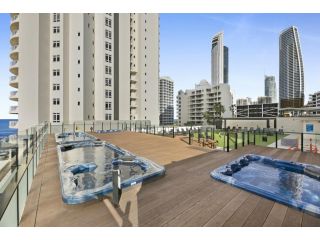 Ocean View 2-Bed Studio In the Heart of Surfers Hotel, Gold Coast - 4