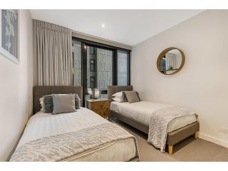 Stylish 2-bed with Parking Near Casino and Dining Apartment, Melbourne - 3