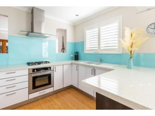 Charming 2BR Apartment In A Great Location With WIFI & BBQ Apartment, Perth - 3