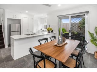 Charming 3-Bed House with Patio near Sport Stadium Guest house, Brisbane - 3
