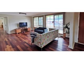Spacious and cozy home next to Glen Waverley Guest house, Victoria - 2