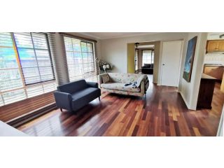 Spacious and cozy home next to Glen Waverley Guest house, Victoria - 4