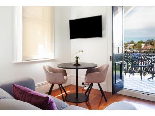 Charming Studio With Balcony in Inner-City Glebe Apartment, Sydney - 2