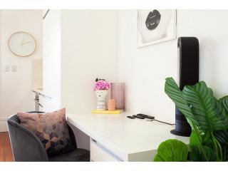 Charming Studio With Balcony in Inner-City Glebe Apartment, Sydney - 3