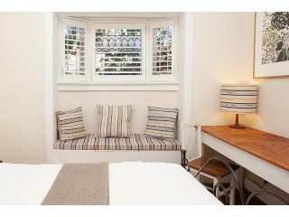 Charming Townhouse Just Steps From the Beach Guest house, Sydney - 5