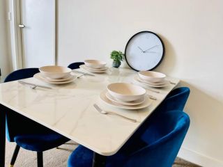 Chatswood One bedroom + Study (Parking, Gym, Pool) Apartment, Sydney - 4