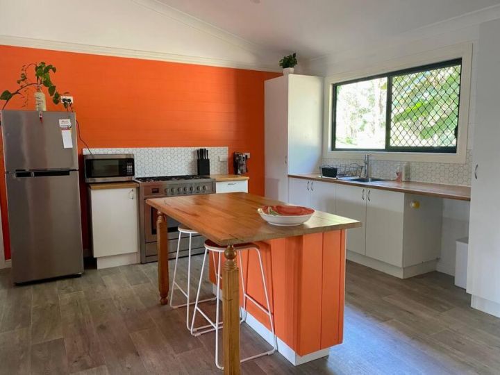 Cheerful 3 bedroom home in peaceful bush setting Guest house, Russell Island - imaginea 7
