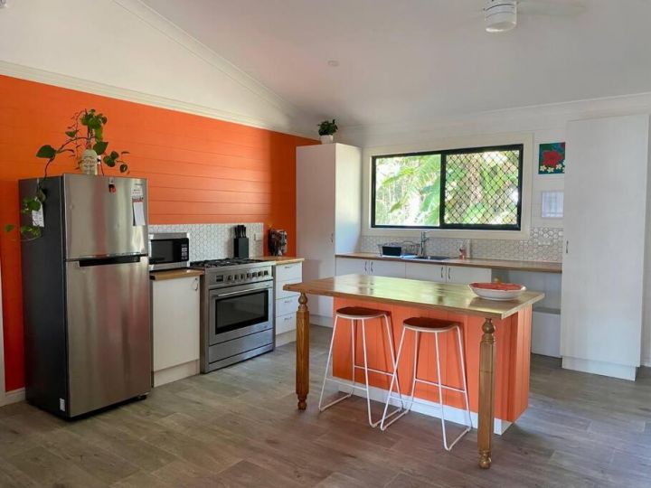 Cheerful 3 bedroom home in peaceful bush setting Guest house, Russell Island - imaginea 2