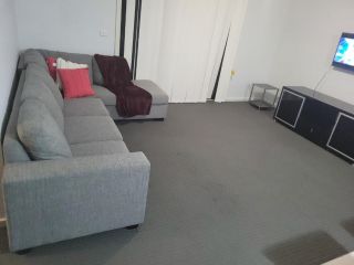 Cheerful 4 bedroom place near the beach. Guest house, Victoria - 1