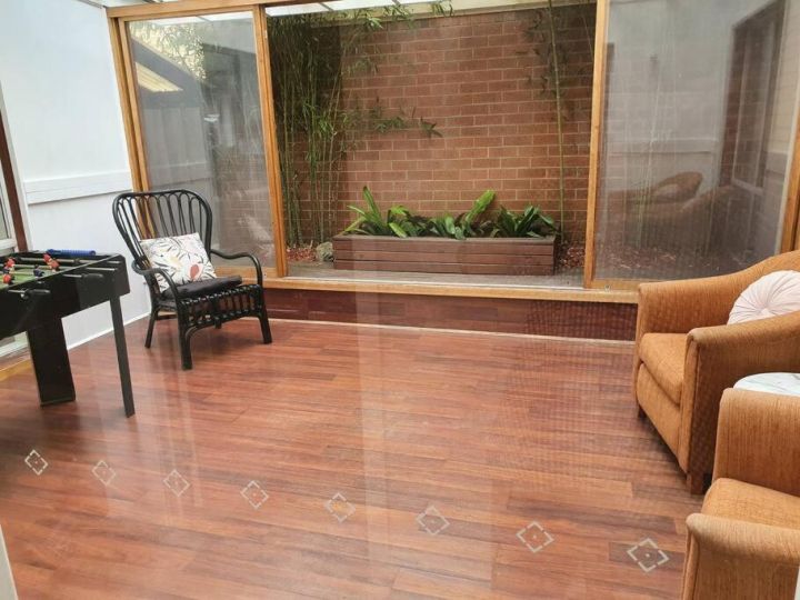 Cheerful 4 Bedroom Townhouse with gorgeous sunroom Guest house, Maribyrnong - imaginea 12