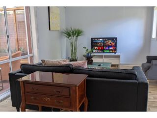 Cheerful 4 Bedroom Townhouse with gorgeous sunroom Guest house, Maribyrnong - 5